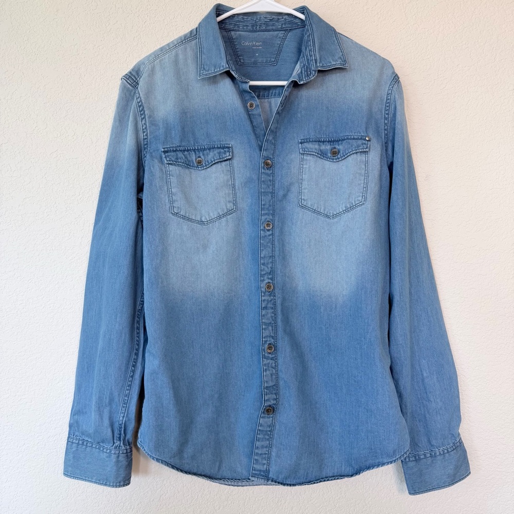 CALVIN KLEIN Men’s Distressed Denim Button-Up Shirt Size M